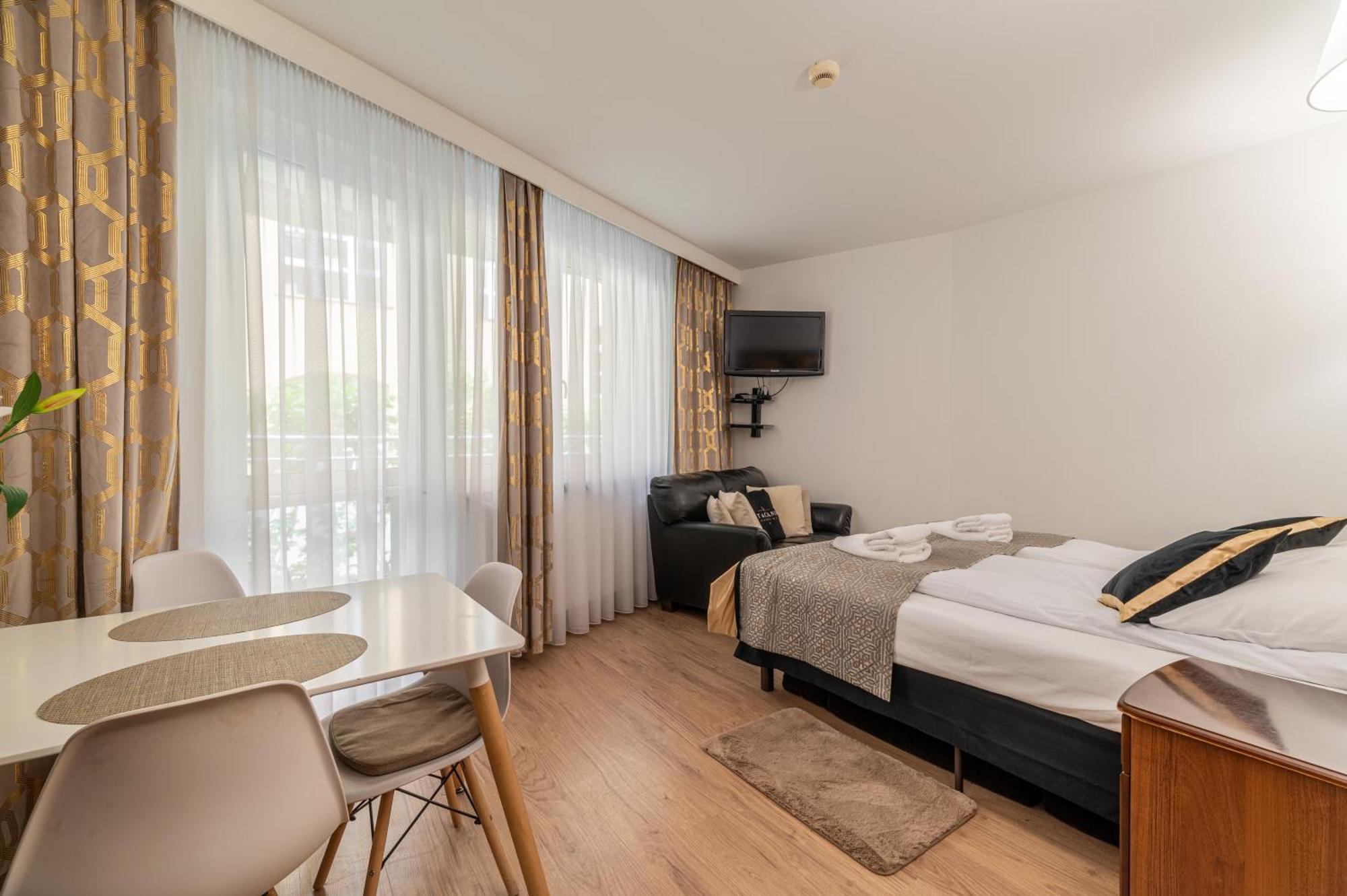 Al-dom Gold Apartment